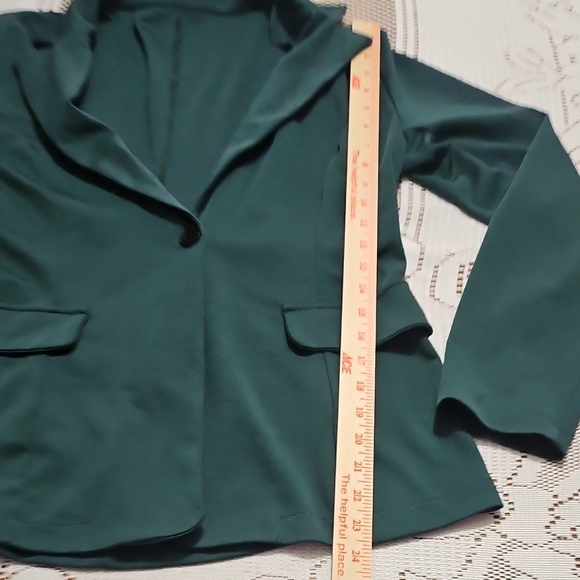 Travel Ready Green Two-Piece Pant Suit - Picture 12 of 16